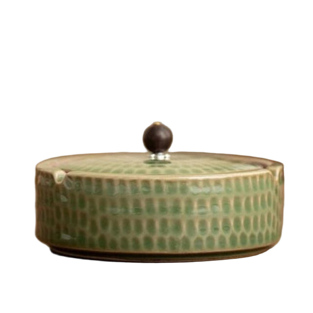 Elegant håndlaget retro askebeger i keramikk med lokk for innendørs/utendørs bruk.
