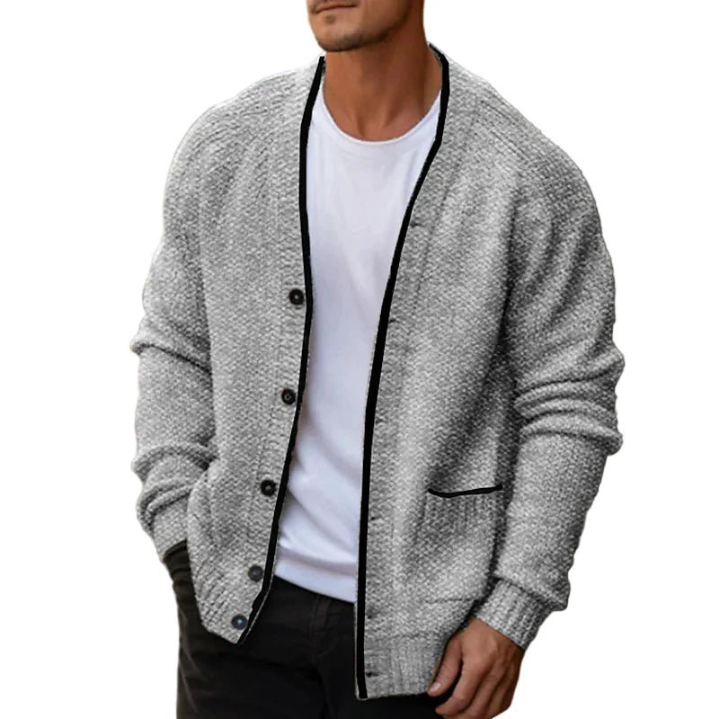 Elegant herre ullstrikkegenser i italiensk design. Varm og komfortabel strikkegenser for vintermote.