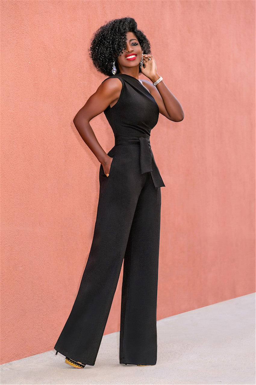 Festantrekk: Dame elegant én-skulder jumpsuit, bodycon, vide ben, midjebelte, moteriktig stil.