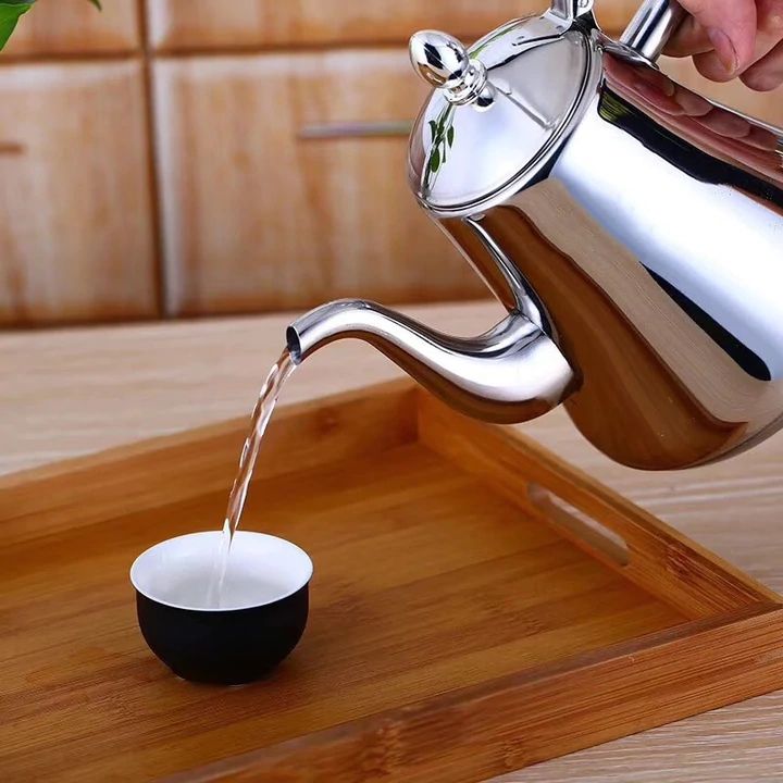 Moderne induksjonskjele med innebygd filter i rustfritt stål. Optimal for hurtig koking i ethvert kjøkken.