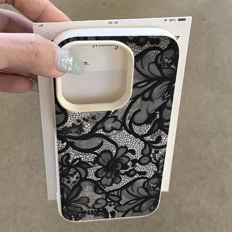iPhone-cover med vakkert blondemønster. Slank design som tilbyr god beskyttelse og et elegant utseende.