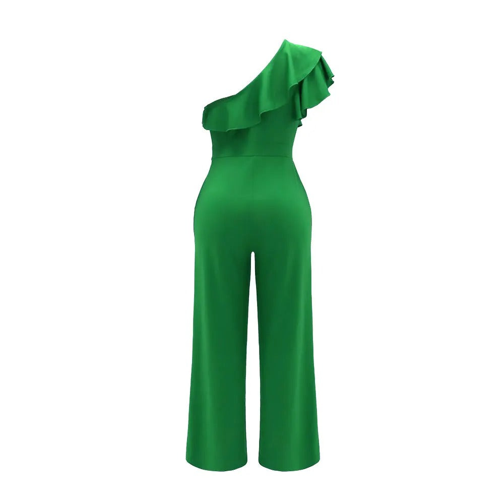 Moderne damemote: én-skulder jumpsuit med elegante volanger og behagelig passform. Ideell for sommeren.