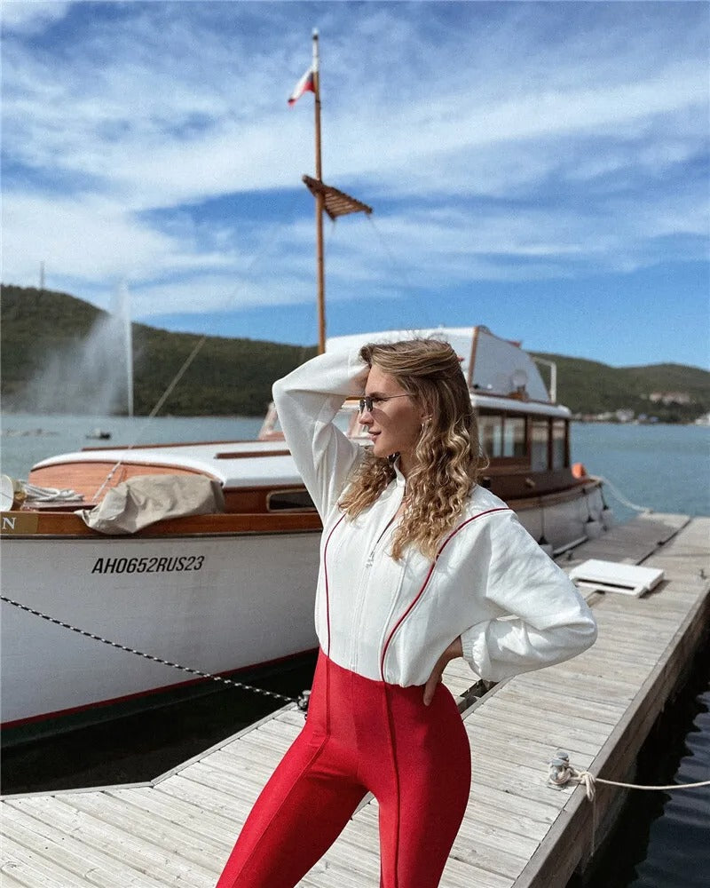 Komfortabel hverdagsjumpsuit for kvinner. Langermet design med rullekrage for en elegant stil.