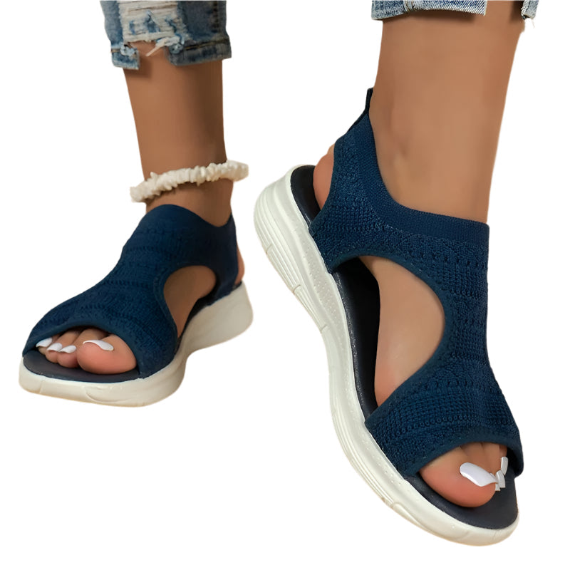 Behagelige damesko, kilesandaler med åpen tå og slip-on design for sommerstil.