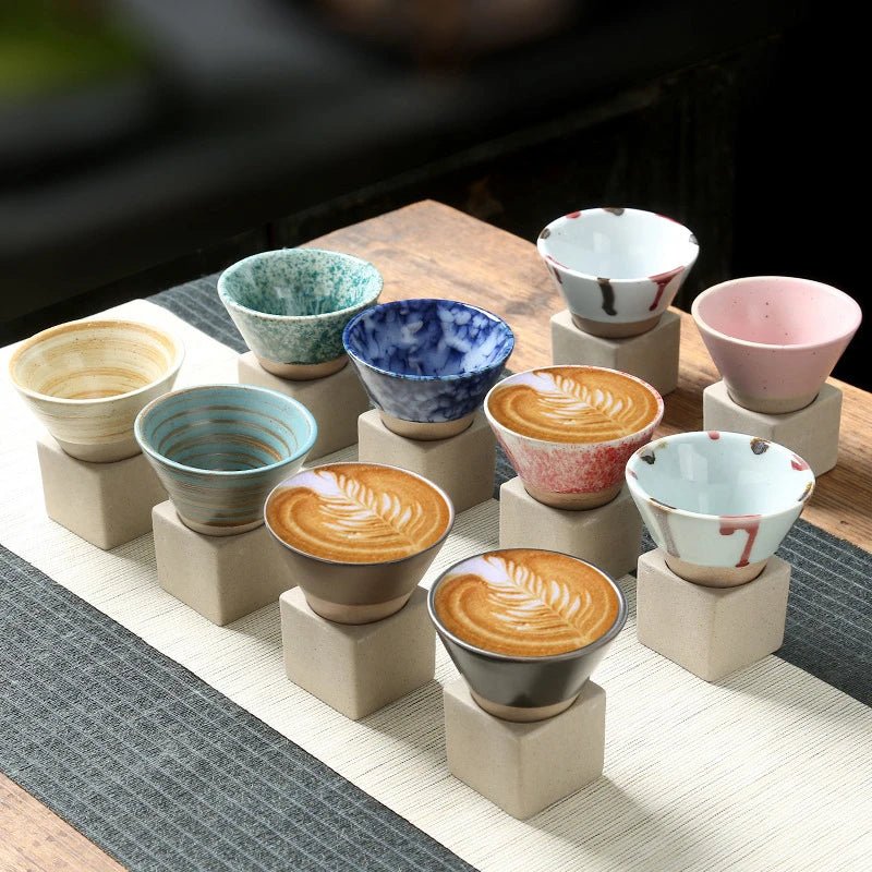 Funksjonelt og elegant kjegleformet krus for kaffe og te. Et moderne tilskudd til kjøkkenutstyret.