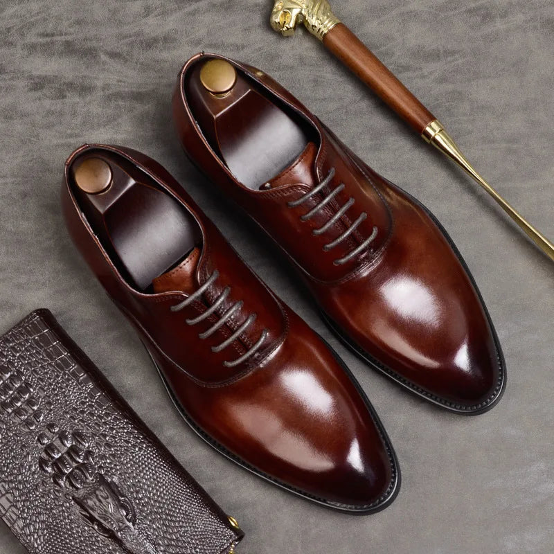 Svarte, elegante Oxford dressko for menn. Klassisk design perfekt til bryllup, fest og formell jobb.