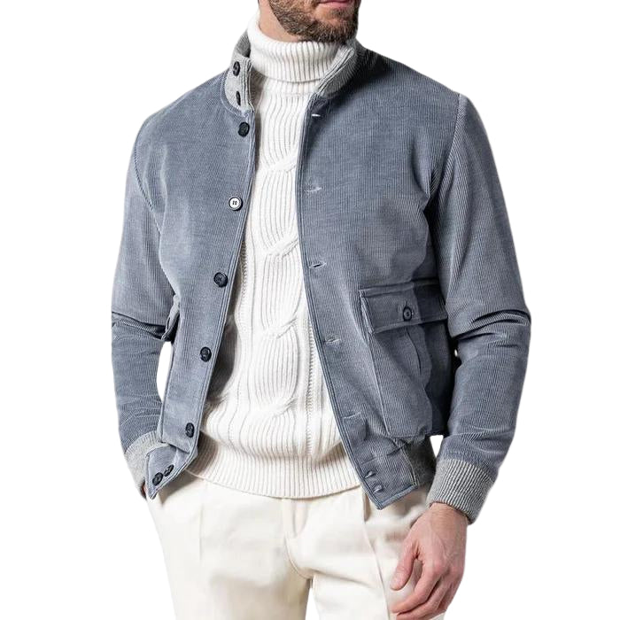 Elegant, komfortabel herre ribbet jakke i moderne stil. Perfekt ytterplagg for smart-casual antrekk, vår og høst.