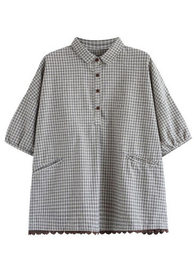 Damemote: elegant sommerbluse for kvinner, kortermet design. Perfekt for varme, solfylte dager.
