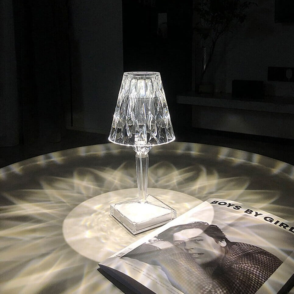 Nydelig krystall bordlampe, perfekt design for interiørdekorasjon i hjemmet.