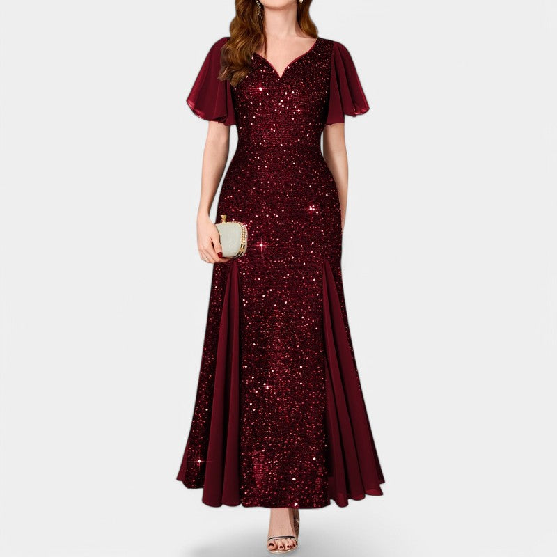 Elegant aftenkjole i polyester for kvinne. Maxikjole med unik hjerteutskjæring, passer til bryllup og formelle eventer.