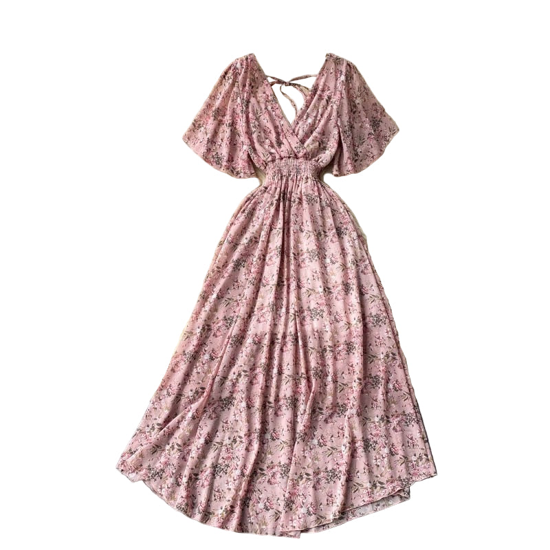 Elegant kvinne maxikjole med V-hals, shirred midje og korte flagrende ermer for vår og sommer.