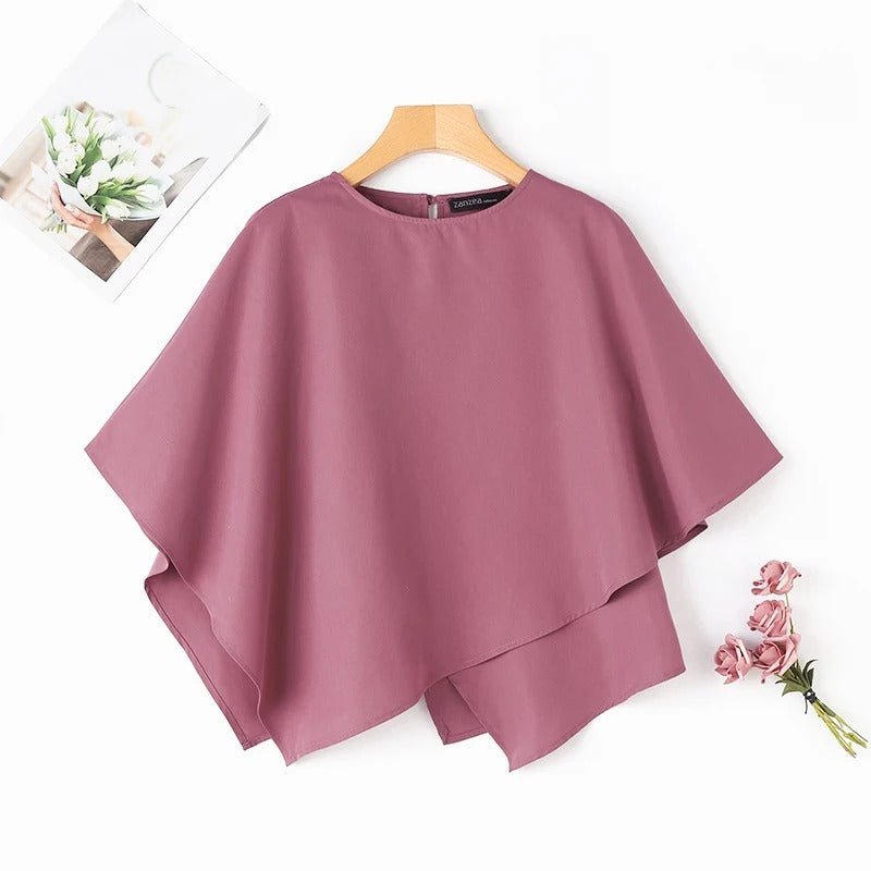 Komfortabel 3/4-ermet bluse med volanger, ideell for elegant og allsidig bruk.