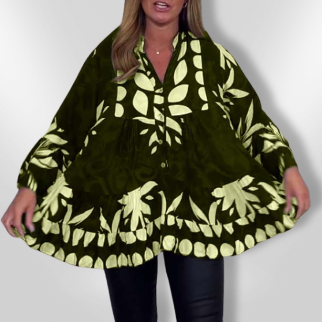 Lett sommerbluse for dame, med delikat blomstertrykk og flotte evasert ermer. Elegant og komfortabel kvinnebluse.