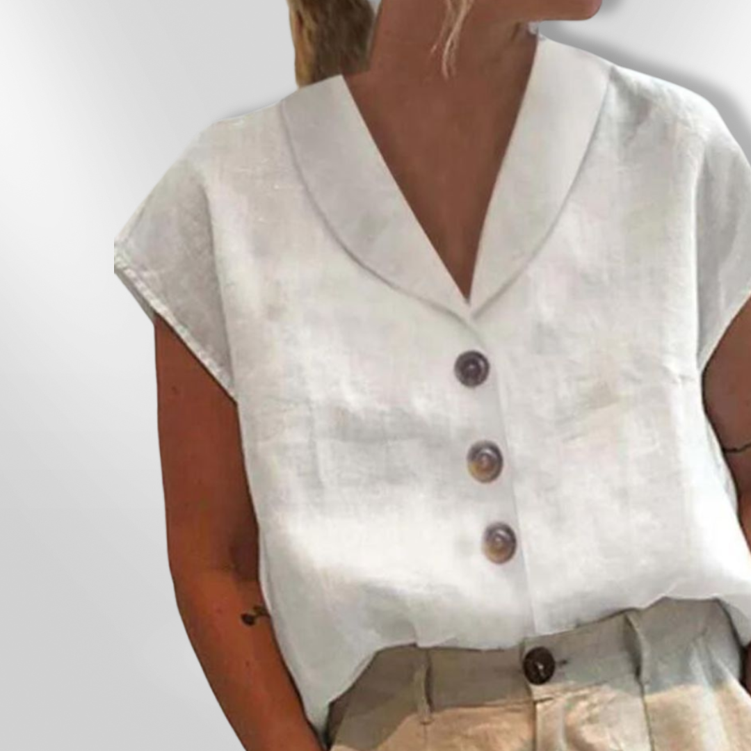 Stilren og allsidig kvinnebluse med unik bred krage og moderne store knapper, ideell for vår/sommer.