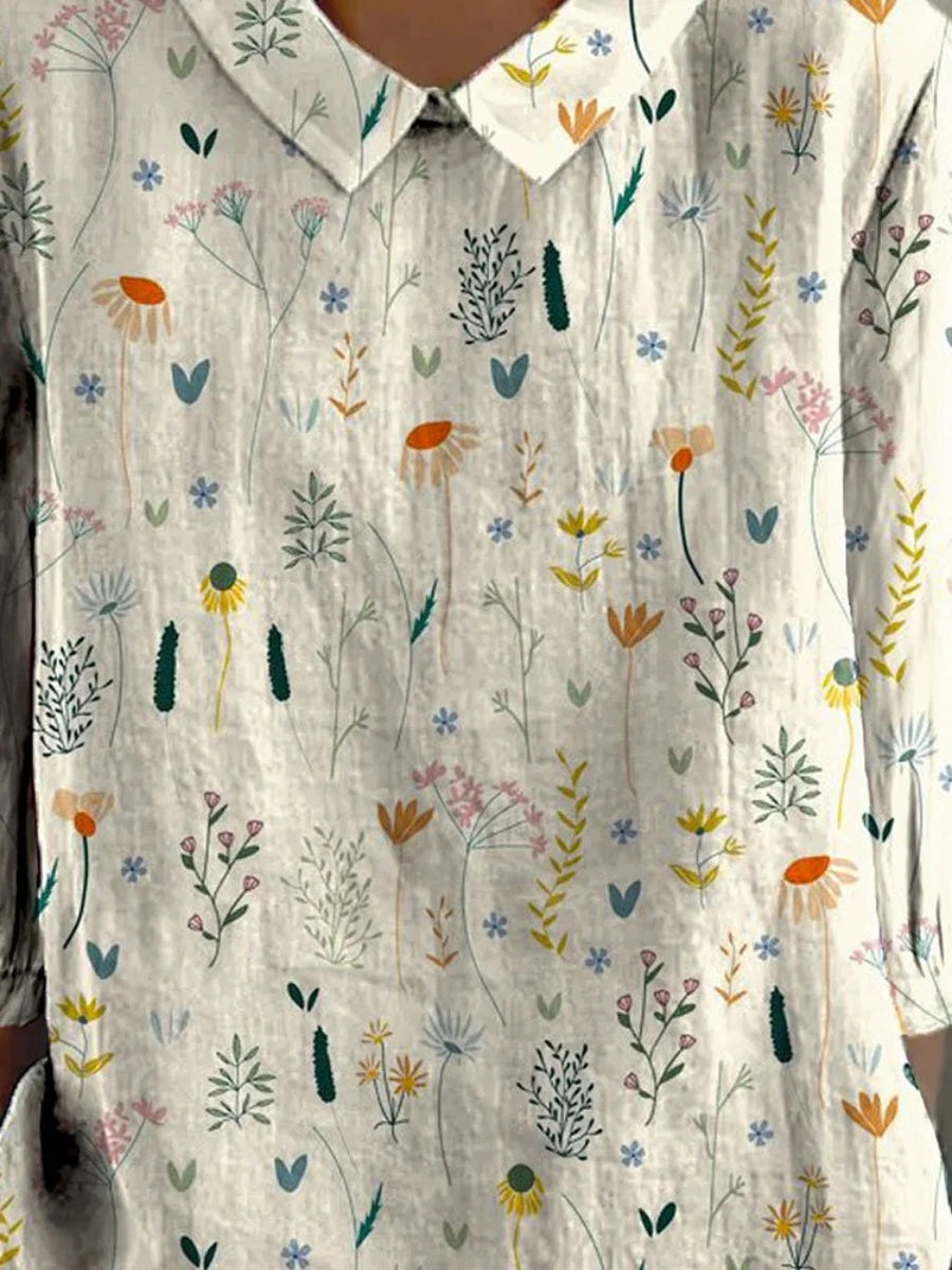 Mote kvinnebluse med pastellfarget blomsterprint. Elegant og casual for sommerdager, hverdagsbruk og spesielle anledninger.