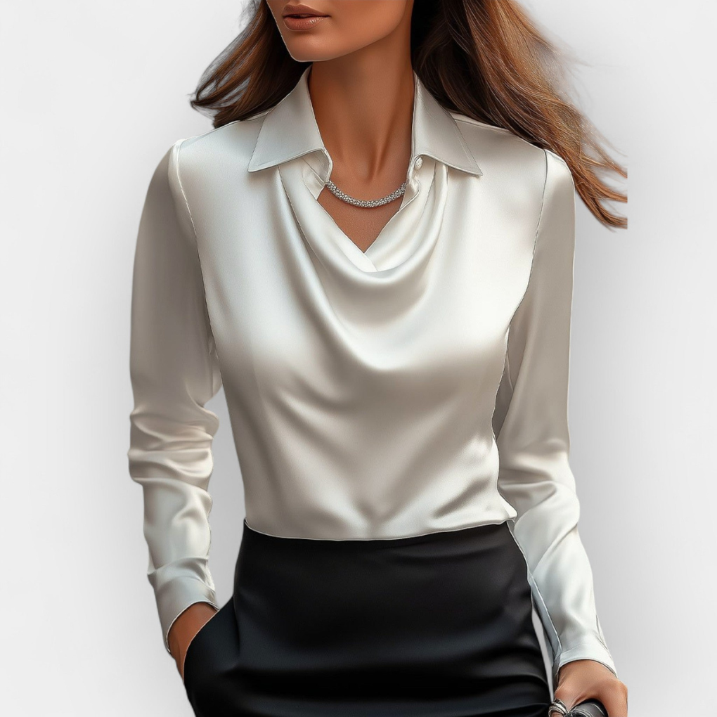 Elegant kvinnebluse med glansfull glatt stoff og stilren vannfallskrage. Perfekt for fest og kontor.