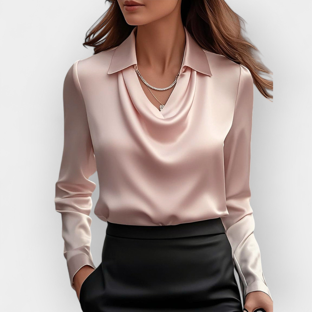 Moderne kvinnebluse med elegant vannfallskrage, glatt og glansfull. Allsidig for festantrekk og kontor.