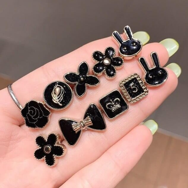 Gavetips: Nydelig brosje med perler, en elegant gave til kvinner i alle aldre.