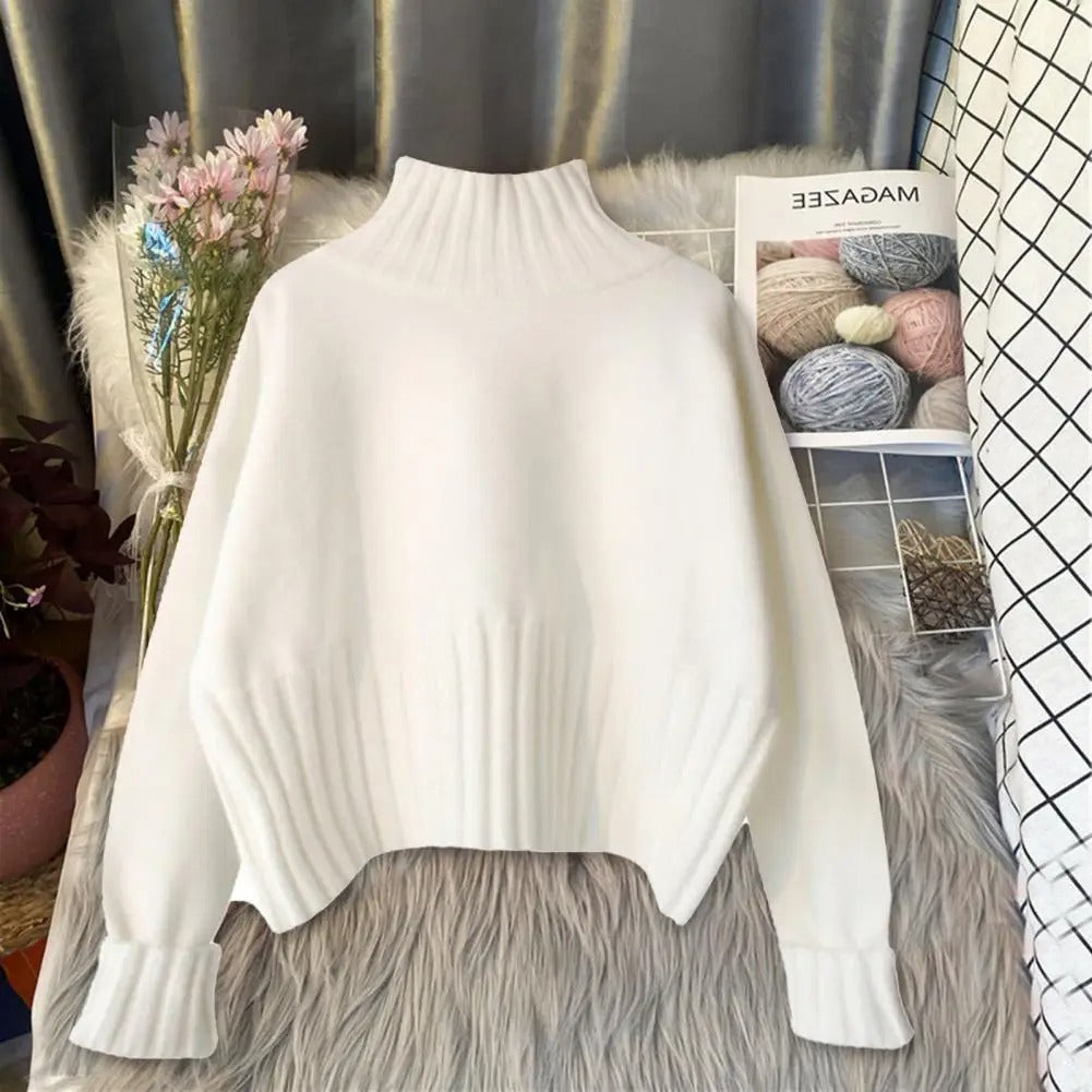 Motebevisst ribbestrikket turtleneck genser for kvinner. Komfort møter stil for en elegant look.