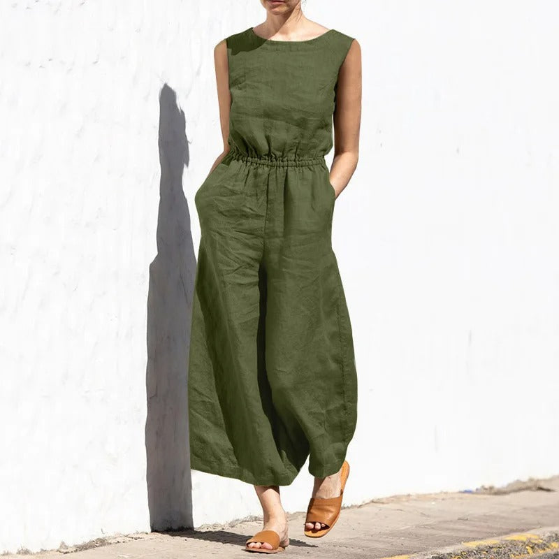 Allsidig jumpsuit med høy midje og vide ben, perfekt for både casual og mer formelle sommerdager.