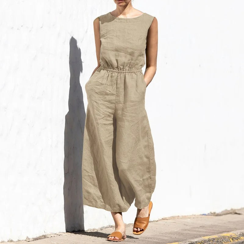 Moderne dameklær: Elegant jumpsuit med høy midje og vide ben, et must for sommergarderoben.