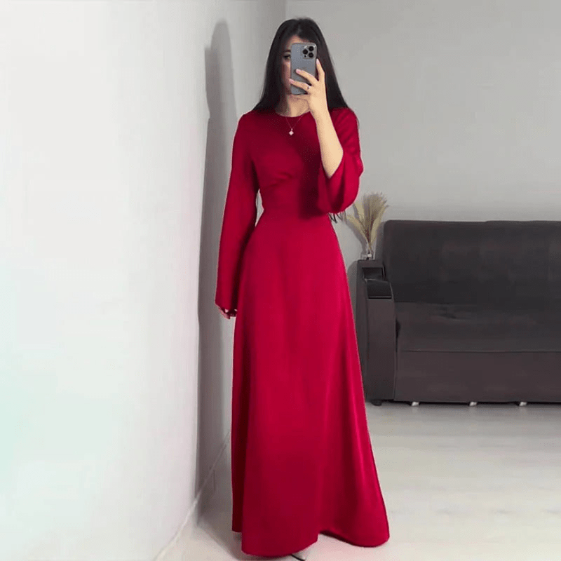 Stilfull damekjole, lang modell for bryllup, galla og formelle fester. Perfekt elegant kveldsantrekk.