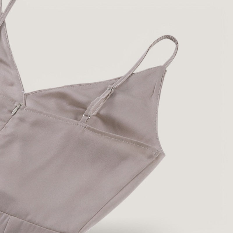 Stilfull og komfortabel kvinne maxi kjole, perfekt for elegant utseende som festkjole eller avslappet hverdagskjole.