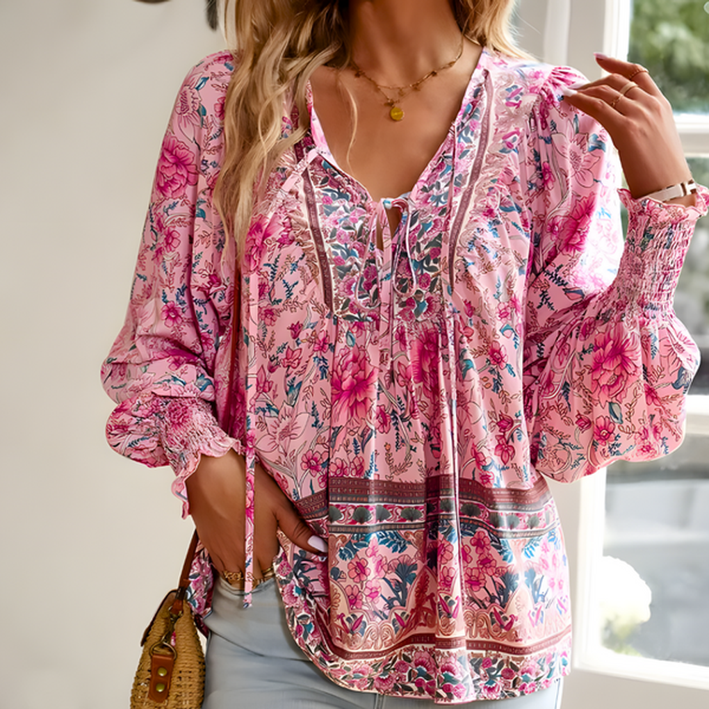 Elegant langermet blomsterbluse for kvinner med fargerikt blomstermønster, ideell for vår og sommer.