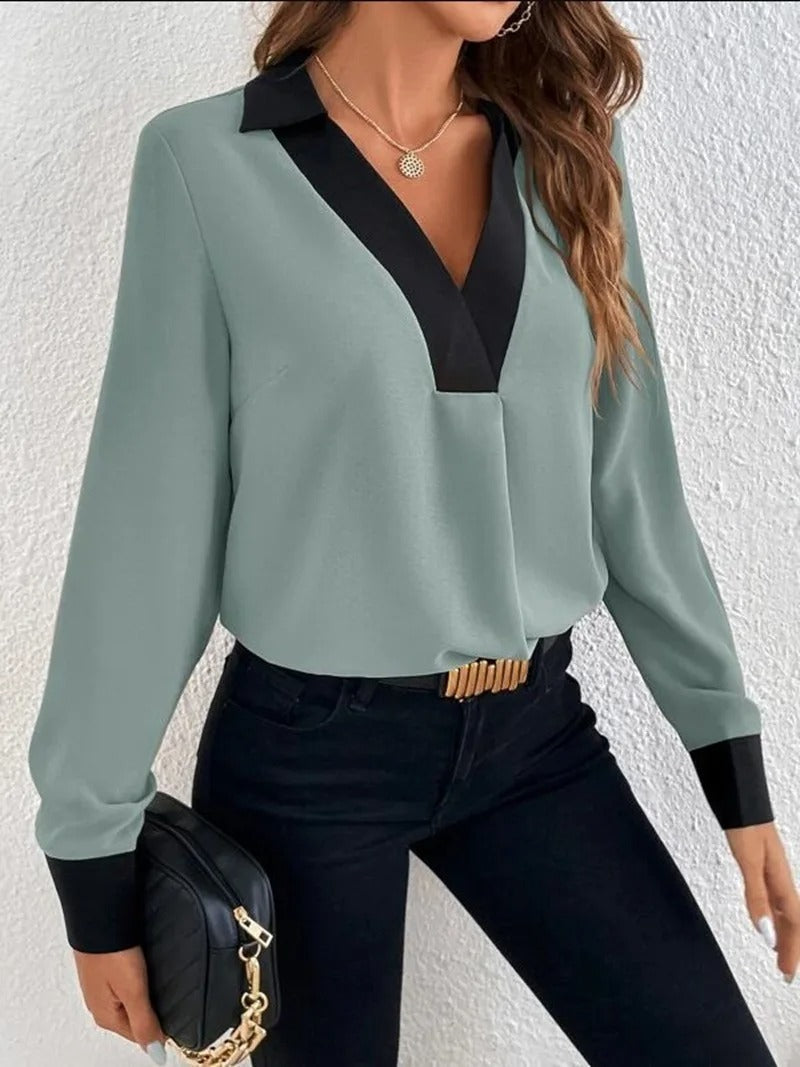 Moteriktig langermet kontorbluse. Elegant kvinnebluse for en profesjonell og moderne stil.
