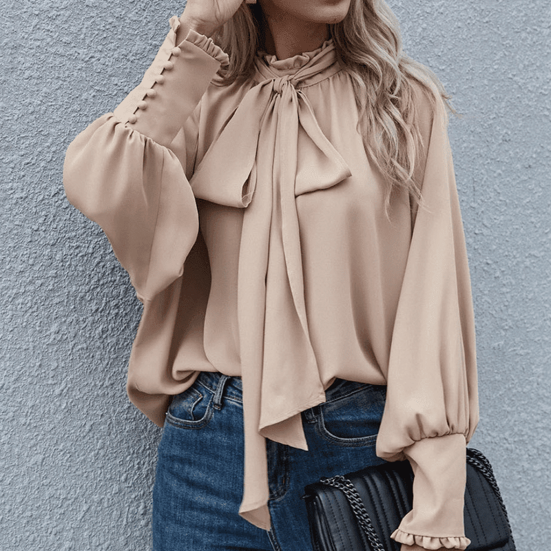 Elegant og minimalistisk kvinnebluse med lange ermer. Komfortabel og stilfull for kontor eller hverdag.
