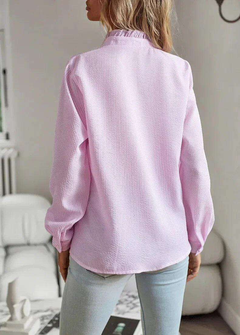 Elegant damebluse med lange ermer, allsidig for fest og kontor, i et mykt stoff.