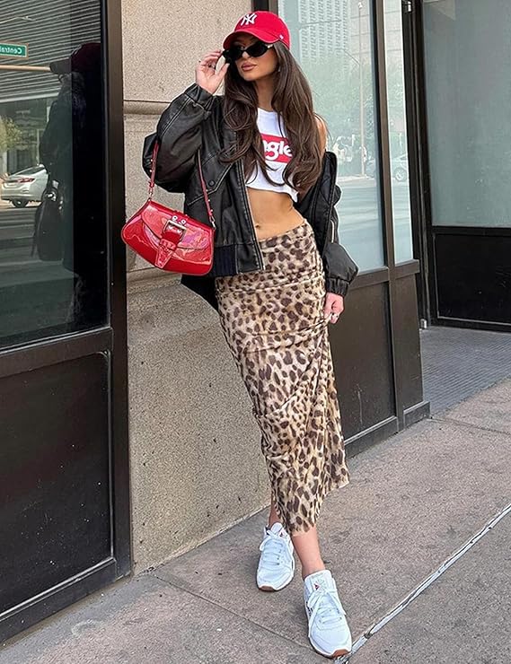 Trendy dameklær: Leopardmønstret maxiskjørt, elegant og feminint, skaper en sofistikert stil.