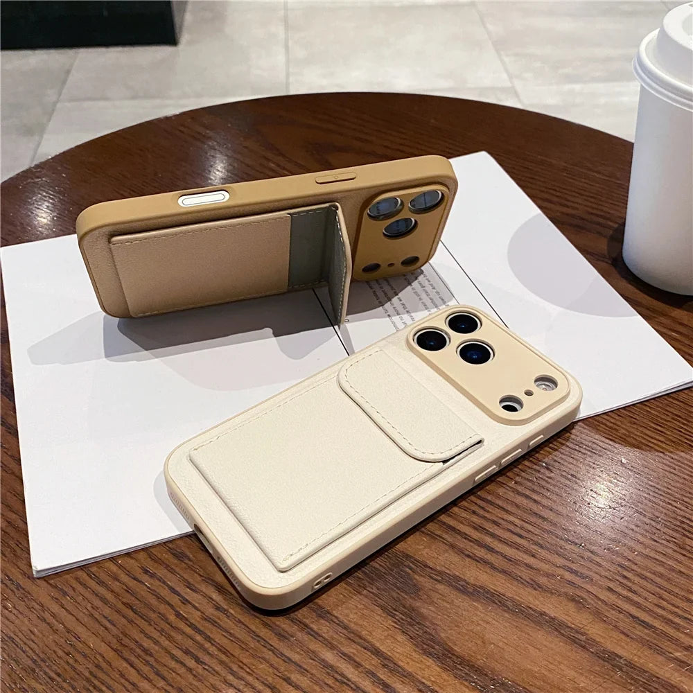 Robust iPhone cover i elegant design. Fullstendig telefonbeskyttelse og integrert kortholder for hverdagsbruk.