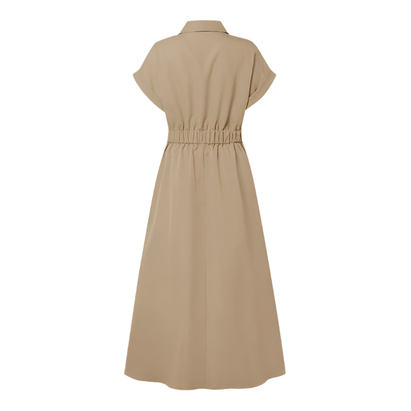Stilig damekjole med høy midje. En elegant midi-skjortekjole med korte ermer, perfekt for kontoret.