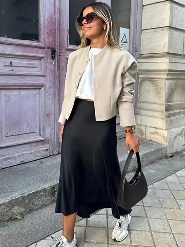 Trendy midiskjørt for kvinner, lett å style for både jobb og fritid med uanstreft eleganse.