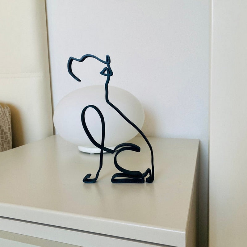 Unik metalldekor: stilig hundeskulptur. Et blikkfang i minimalistisk design.