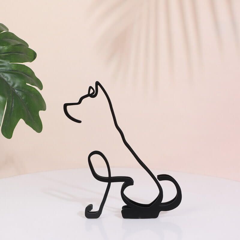 Dekorasjon: minimalistisk hundefigur i metall. Et kunstnerisk preg.