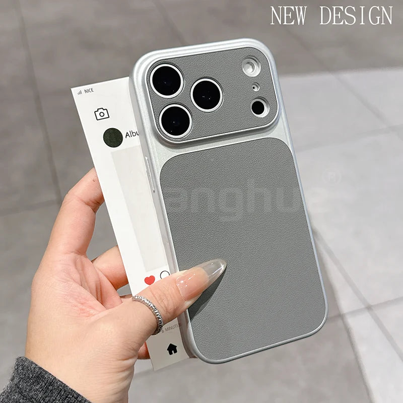 Beskyttende mobilveske for iPhone 17 med elegant skinntekstur og behagelig matt finish. Solid deksel.
