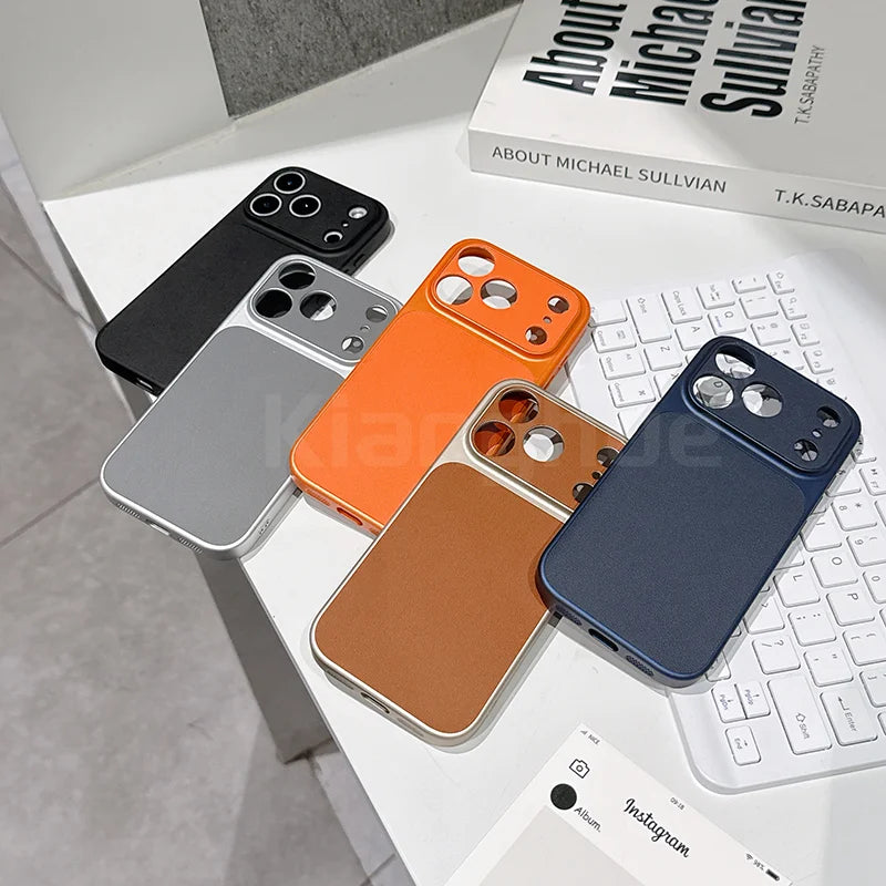 Fargerikt iPhone 17 mobilcover i elegant design med skinntekstur. Slankt, beskyttende deksel.