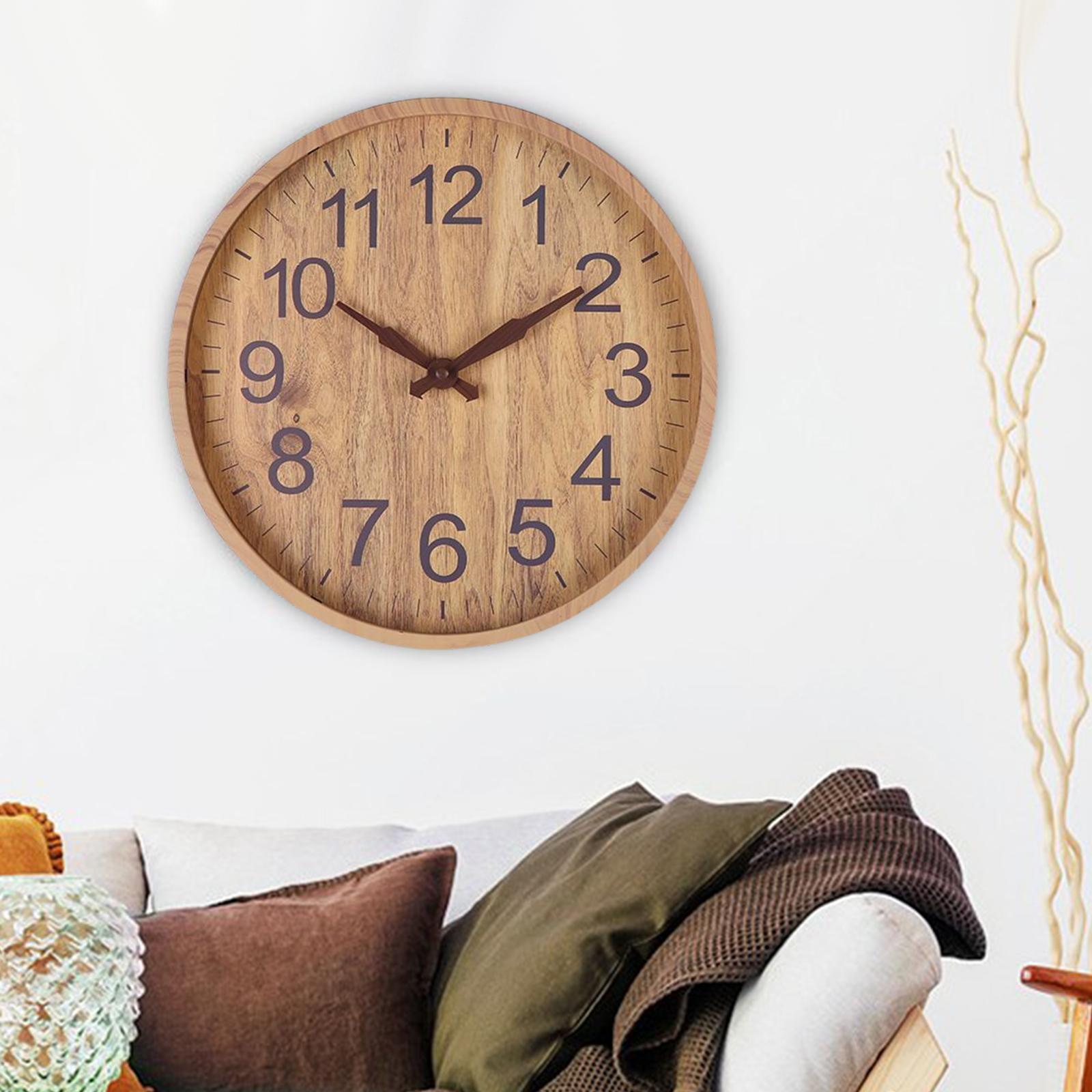 Stilrent, elegant veggur med unik design og stille kvartsbevegelse. Optimalt for minimalistisk interiør.