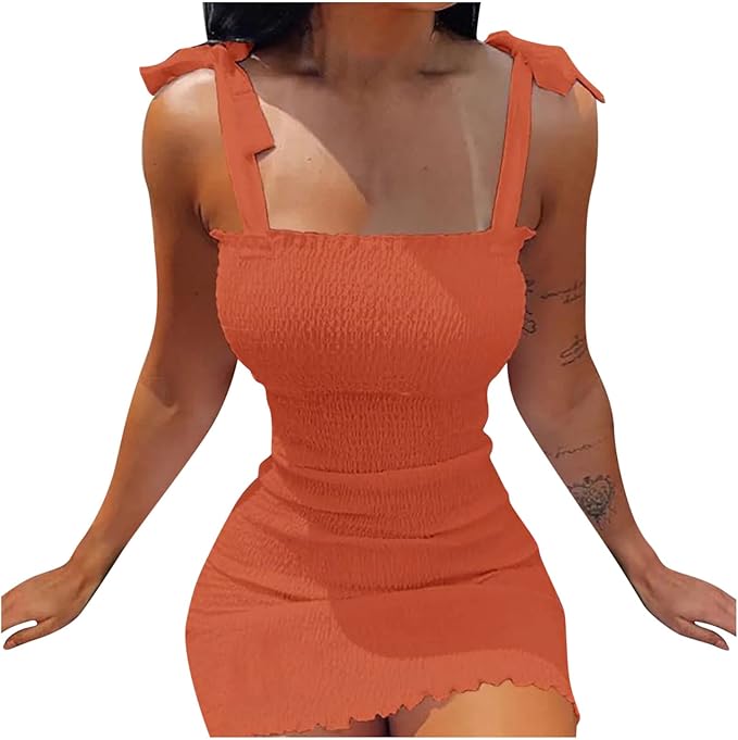 Stilig off-shoulder damekjole i minilengde, ideell som sommerkjole for strand og fest.