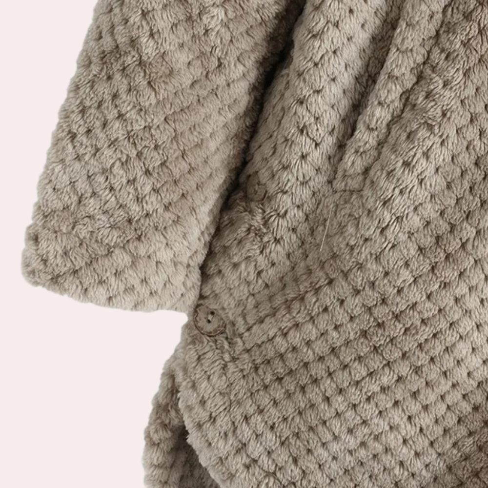Kvinners elegant allværsjakke med hette, designet for varme og komfort.