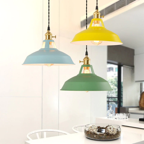 Dekorativ belysning: Retro inspirert pastell lampe for en unik atmosfære.