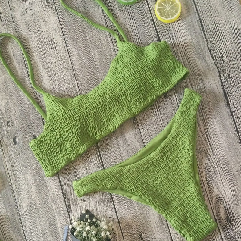 Dame bikinisett med push-up effekt, plissert design og trådfri komfort, ideelt for ferie.
