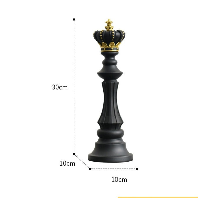 Tidløs sjakkfigur i resin, klassisk design. Allsidig dekor som passer i mange stiler.
