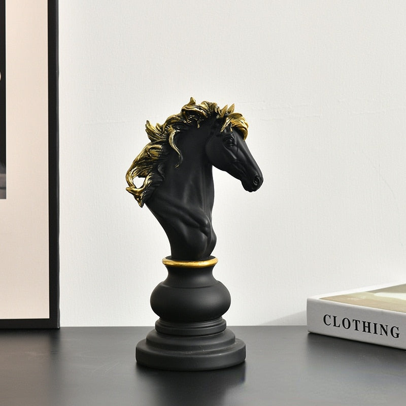 Hvit resin sjakkfigur, minimalistisk design. Flott aksent for moderne hjemmedekor.
