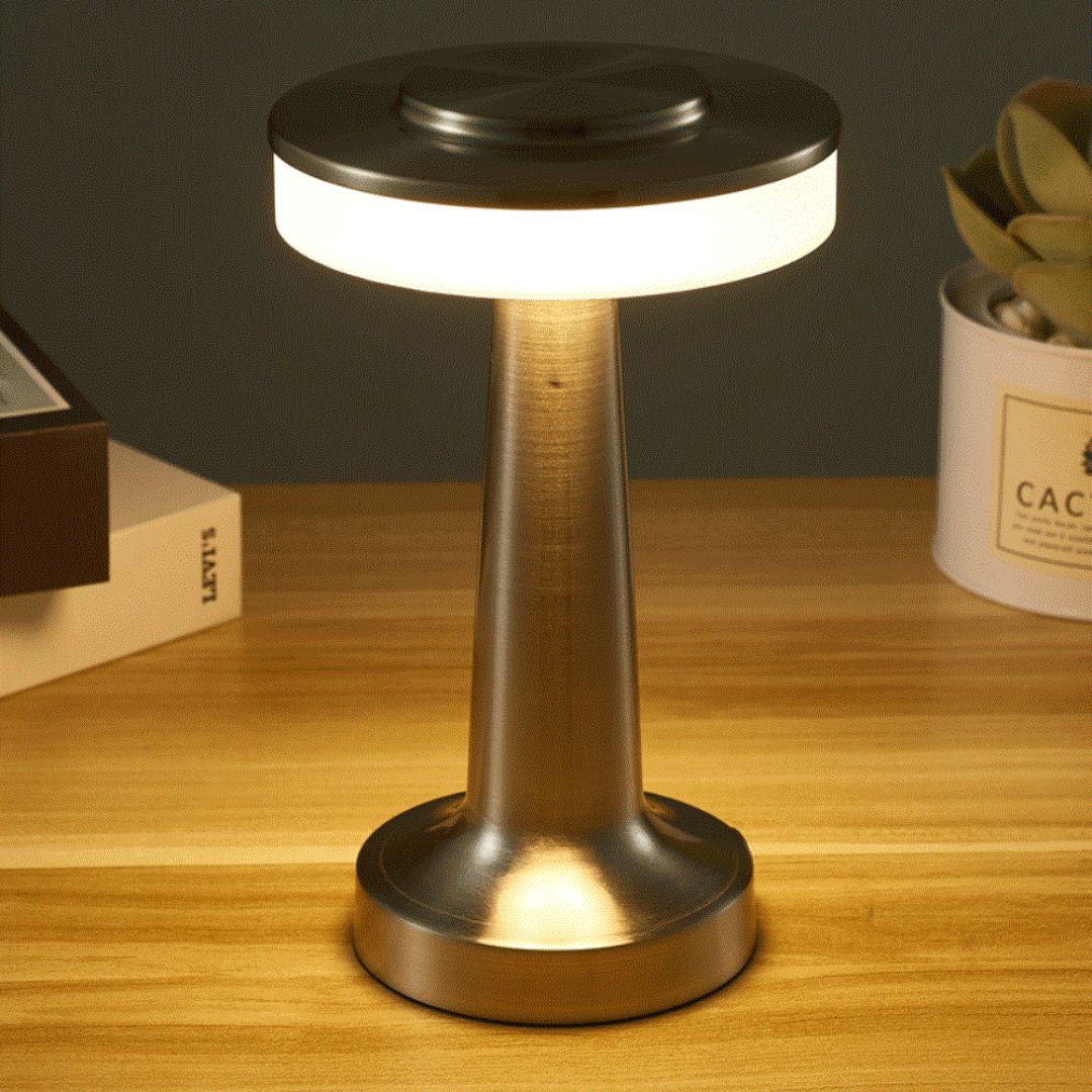 Allsidig retro bordlampe med dimming og USB. Passer stue, kontor, kafe, eller som stemningsfull barbelysning.