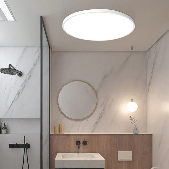 Rund LED-taklampe over spisebordet. Perfekt, energieffektiv belysning som fremhever din spisestue.