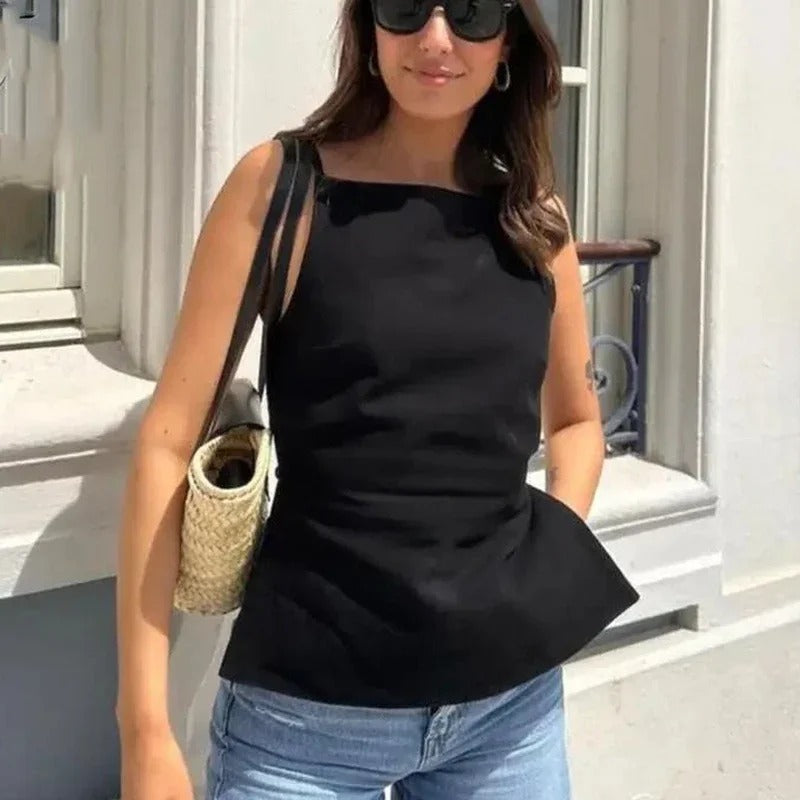 Lett og luftig ryggløs crop top for kvinner. Tynne stropper gir et elegant, feminint utseende.