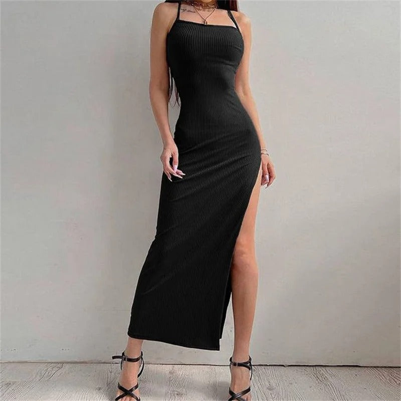 Moteriktig ryggløs halterneck bodycon-kjole i elegant design. Ideell selskapskjole for kvinner.